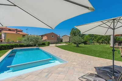 Holiday home in Tinjan with swimming pool