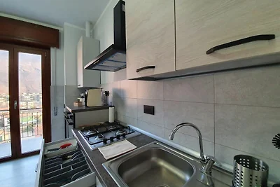 Accogliente casa vacanze a Omegna con balcone