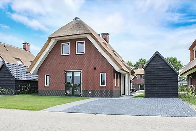 Villa mit Garten in einem Ferienpark am...