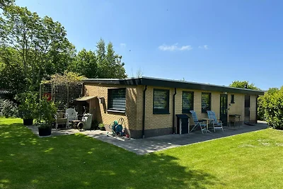 Schöner Bungalow mit großem Garten