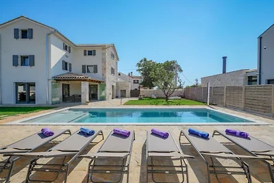 Villa in Višnjan mit Schwimmbecken