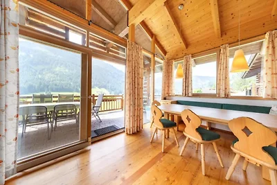 Skichalet in Pinzgau met balkon