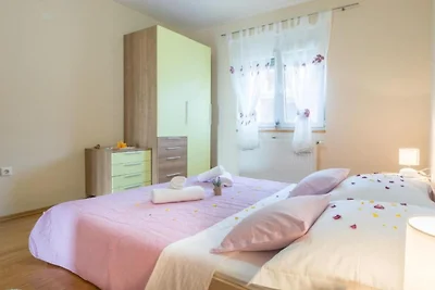 Six Bedroom Holiday House With Pool