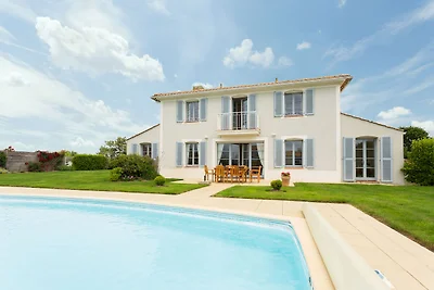 Geräumige Villa mit privatem Pool