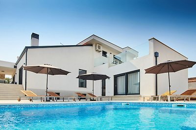 Schön eingerichtete Villa mit Pool, ideal für...