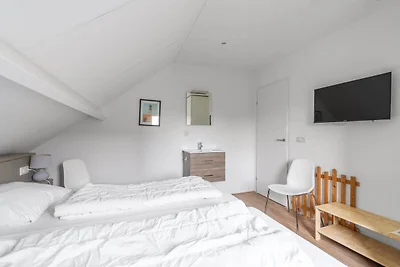 Modern eingerichtetes Ferienhaus für 6...