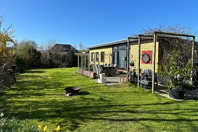 Schöner Bungalow mit großem Garten