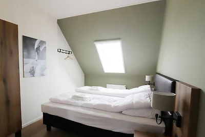 Zwei benachbarte Luxusvillen in Friesland