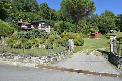 Appartamento a Verbania con vista lago