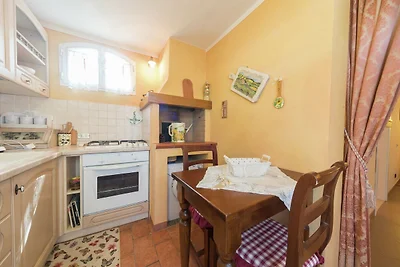 Wohnung in einer Villa mit Pool in der Mitte ...