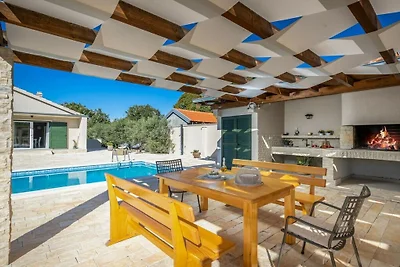 Oliveto mit Pool