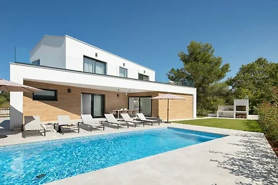Villa in Hasselroth mit Schwimmbecken