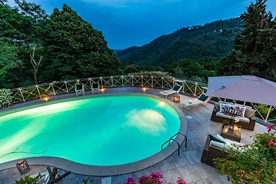 Großzügige Villa in Camaiore mit Terrasse