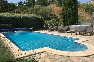 Luxuriöse Villa mit privatem Pool und Jacuzzi