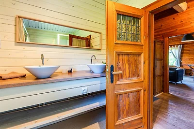 Malerisches Chalet, Bernister