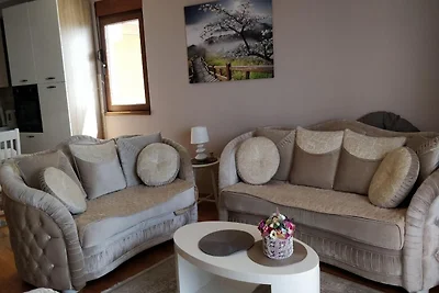Schickes Apartment mit Pool in Dobra Voda