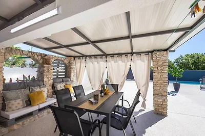 Villa in Gajana mit beheiztem Pool