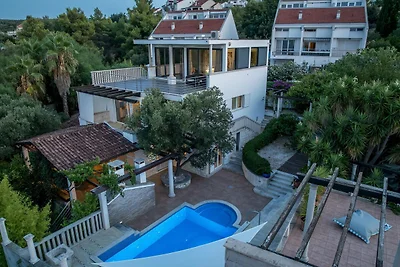Luxuriöse Gartenvilla, 50 m vom Strand...