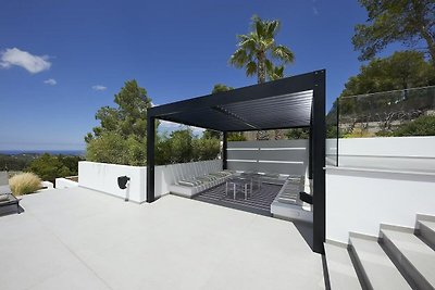 Strakke villa met mooi terras