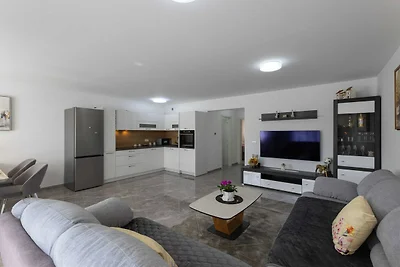 Kastel Stari Sunny Downtown Apartment with Te...