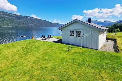 4 Personen Ferienhaus in Utvik-By Traum