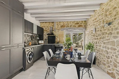 Huis in Saint-Julien met verwarmd zwembad