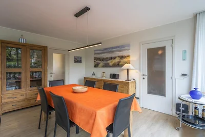 Aangename bungalow vlakbij zee en strand