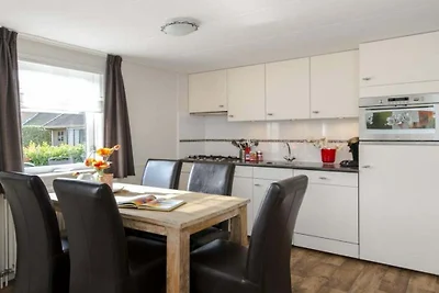 Ferienhaus in Nes mit Schwimmbecken