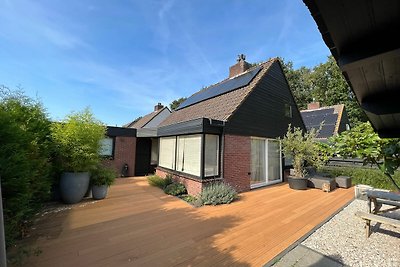 Modernes Ferienhaus in den Dünen