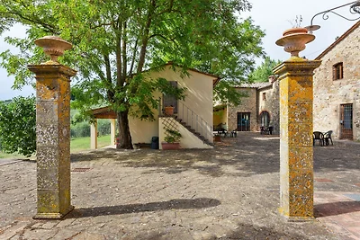 Appartamento con piscina a Barberino Val...