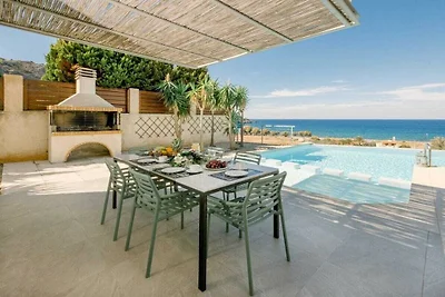 Villa in Sfinari with swimming pool