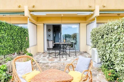 Apartment in Le Lavandou mit Meerblick