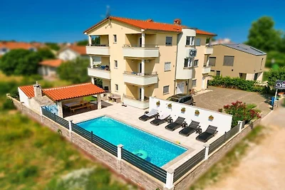 Wohnung in Fazana mit Schwimmbecken