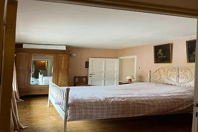 Schloss in Roumont mit Garten