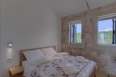 Villa Vera -Three Bedroom Villa with Swimming...