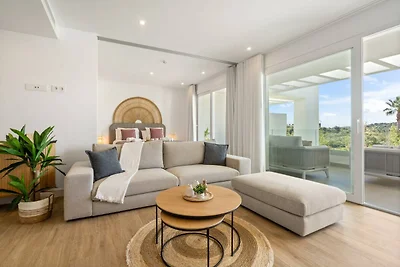 Stylish 2-Bed Apartment - ALCAZABA LAGOON...