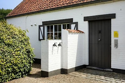 Kustvilla met spa en tuin