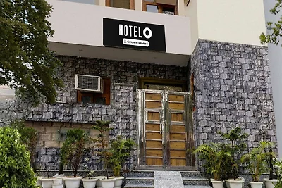 Hotel O Sector 52 Gurgaon