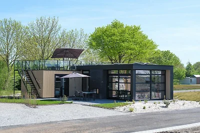 Villa am Wasser mit privater Dachterrasse