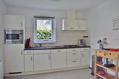 Schönes Ferienhaus in Zonnemaire für 6 Person...