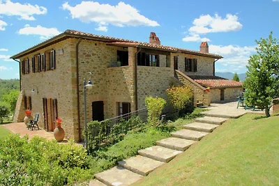 Agriturismo con terrazza privata e piscina
