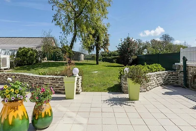 Casa a Montaigu La Brisette con giardino