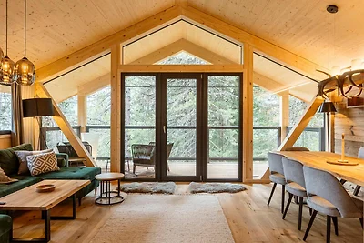 Lavish chalet with hot tub