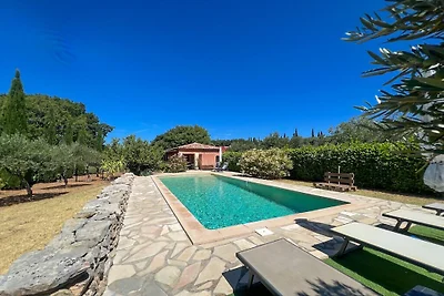 Ferienhaus in Aups mit Schwimmbecken