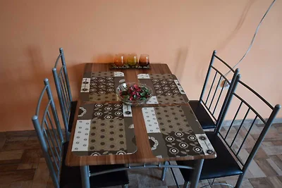 Schöne Wohnung mit Terrasse und Küche im Frei...