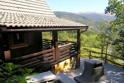 Spazioso Chalet a Cutigliano con Piscina