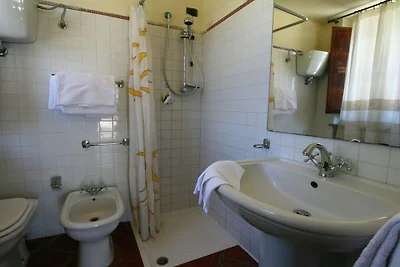 Gemütliches Ferienhaus in Magione mit Pool