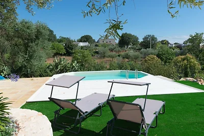Trulli in Puglia con Piscina e Panorama