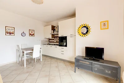 Zwembad condivisa en ampio spazio esterno...