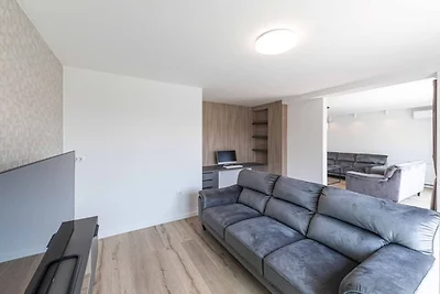 Expansive Retreat with Private Pool & BBQ, Ne...